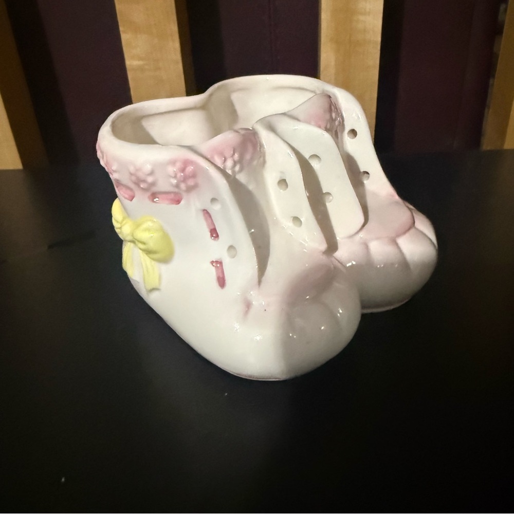 Vintage Relpo T940 Ceramic Baby Bootie Planter - Pink & Yellow Bow, Japan 1950s